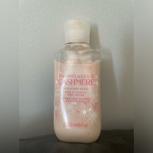 Bath and Body Works - Snowflakes and Cashmere